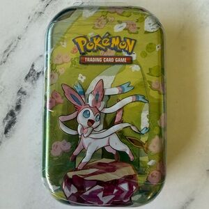 Pokémon Prismatic Evolutions Tin Sylveon